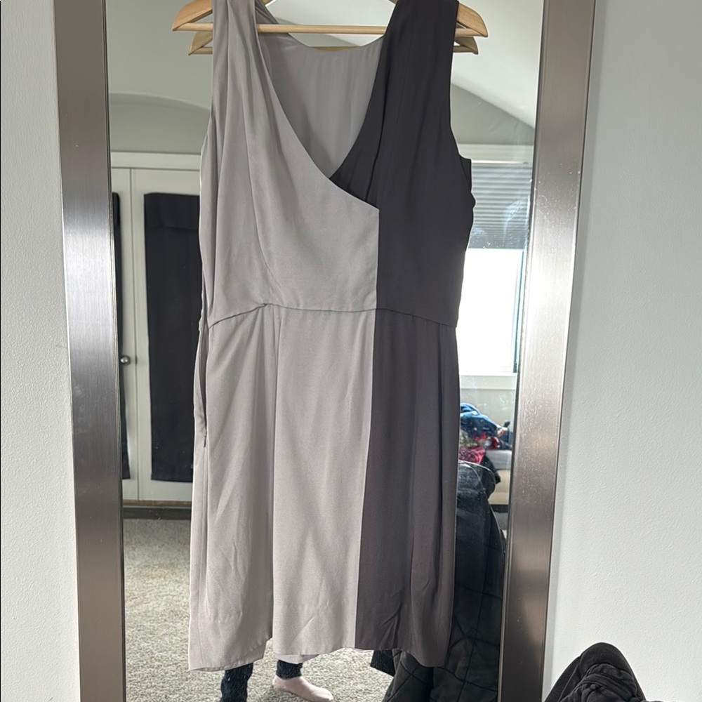 Elegant Two-Tone Sleeveless Dress